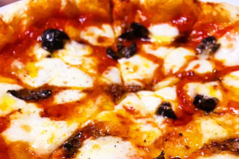 黒オリーブとアンチョビのトマトソース